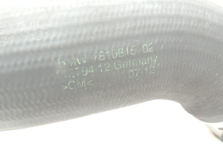 Oriģinālā BMW F07 F10 F11 2.0D N47N N47D20C Uzpildes gaisa šļūtene pa kreisi 11617810615