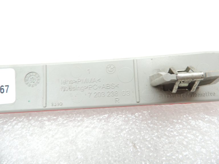 Oriģinālais BMW 5. sērijas F10 salons pirms LCI Aizmugurējā bampera atstarotājs pa labi 7203238