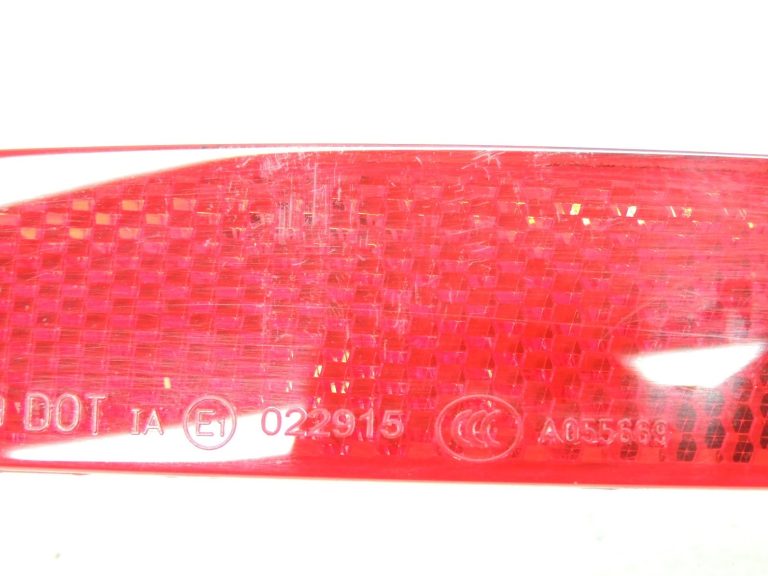 Oriģinālais BMW 5. sērijas F10 salons pirms LCI Aizmugurējā bampera atstarotājs pa labi 7203238