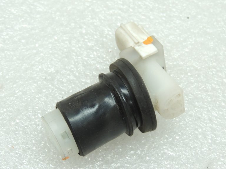 Mazda 3 6 6 III GJ GL CX5 tīrītāju mazgāšanas tvertnes līmeņa sensors KD3567488