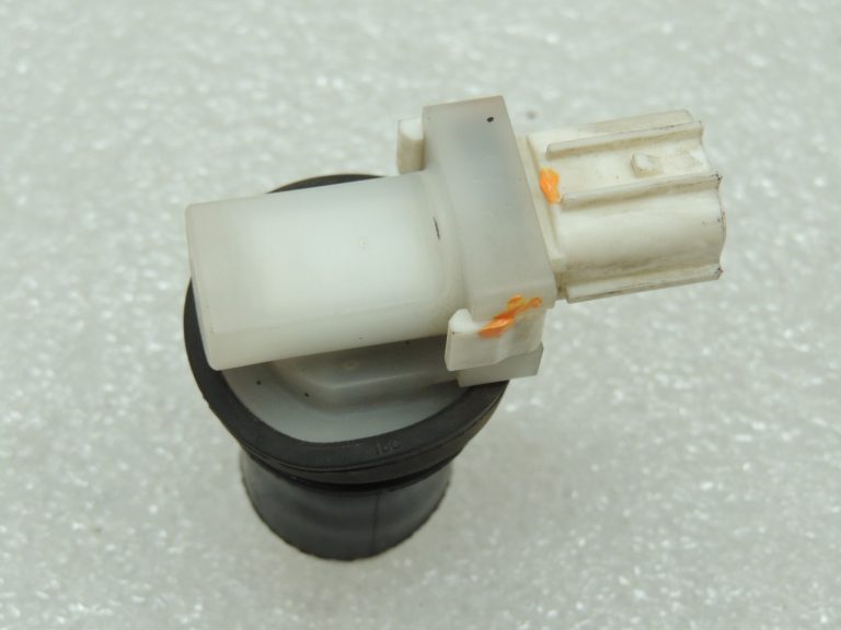 Mazda 3 6 6 III GJ GL CX5 tīrītāju mazgāšanas tvertnes līmeņa sensors KD3567488