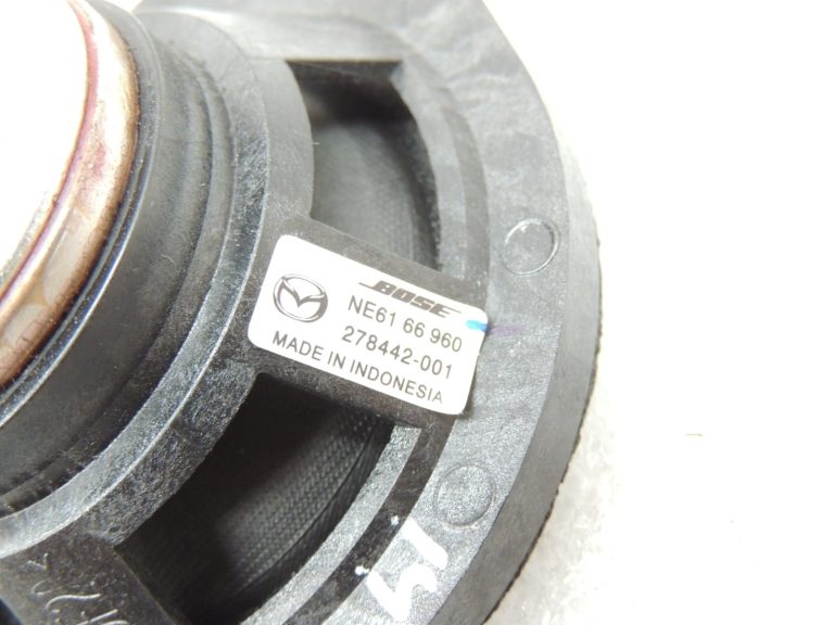 Mazda 6 III GJ GL instrumentu paneļa centrālais skaļrunis Bose GHP966960