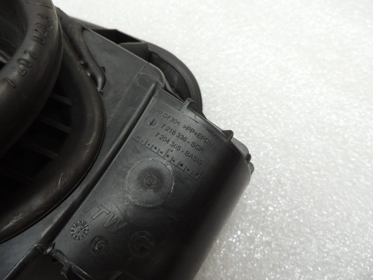 Oriģinālā BMW F10 F10LCI degvielas uzpildes vāka eņģe 51177204365