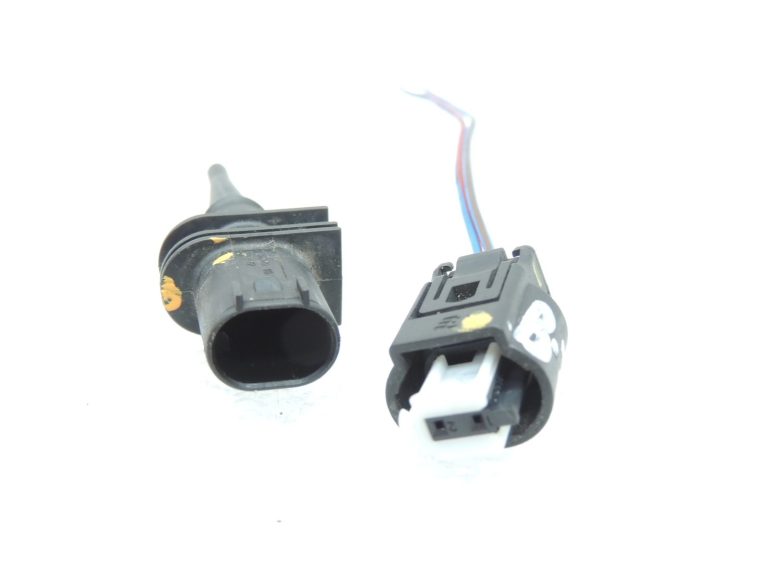 Oriģinālais BMW F10 F11 F07 E70 E61 G30 ārējās temperatūras sensors ar kontaktdakšu 65816936953