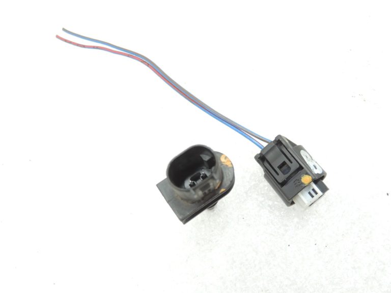 Oriģinālais BMW F10 F11 F07 E70 E61 G30 ārējās temperatūras sensors ar kontaktdakšu 65816936953