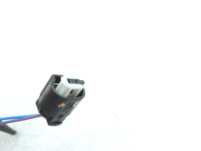Oriģinālais BMW F10 F11 F07 E70 E61 G30 ārējās temperatūras sensors ar kontaktdakšu 65816936953