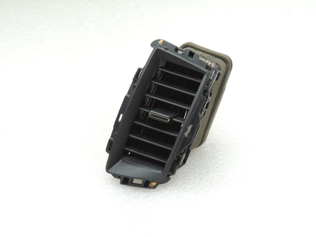 Ford Ranger P375 TKE Ventilācijas režģis Centrs pa labi EB3B-41044K72-ABW