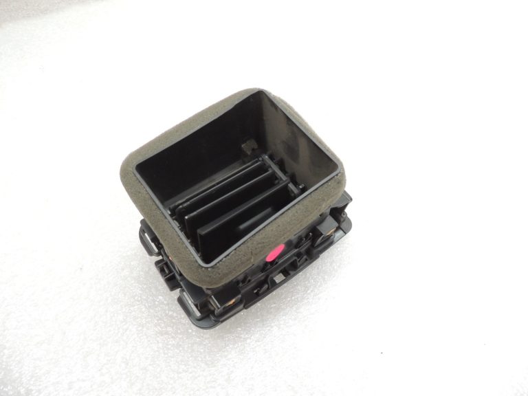 Ford Ranger P375 TKE Ventilācijas režģis Labais EB3B-41045C08-ACW