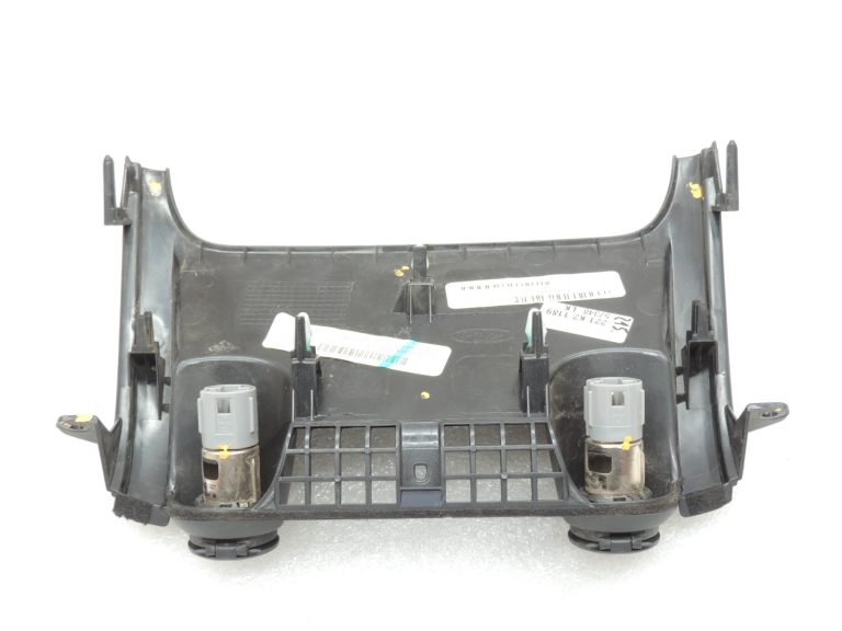 Ford Ranger P375 TKE Centrālās konsoles pārsegs 12V savienojums EM3E-4104494-ABW