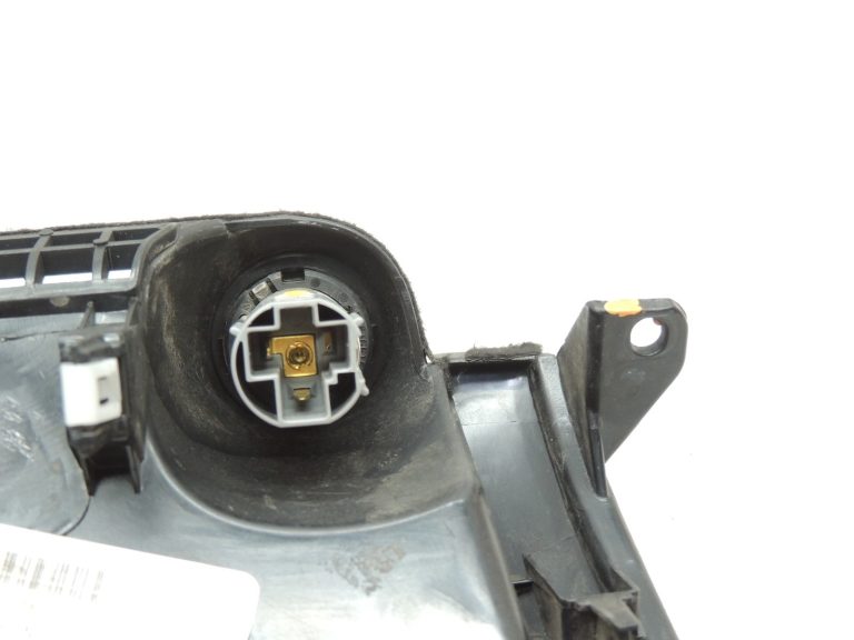 Ford Ranger P375 TKE Centrālās konsoles pārsegs 12V savienojums EM3E-4104494-ABW
