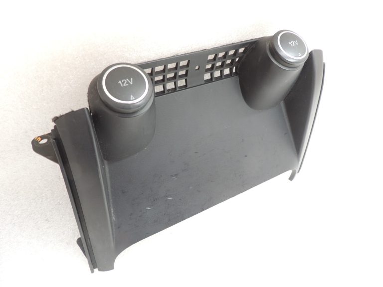 Ford Ranger P375 TKE Centrālās konsoles pārsegs 12V savienojums EM3E-4104494-ABW