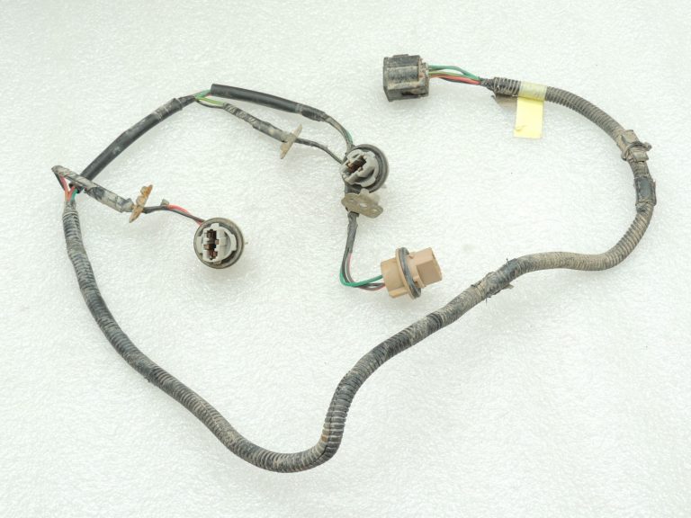 Ford Ranger P375 TKE aizmugurējā luktura labās puses luktura turētāja ligzda GB3B-13N411-BA