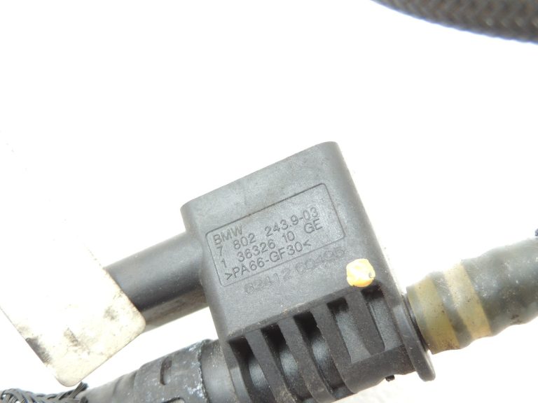 OEM BMW F10 F11 F07 N47N Degvielas padeves caurule Degvielas padeves līnija 13537810784