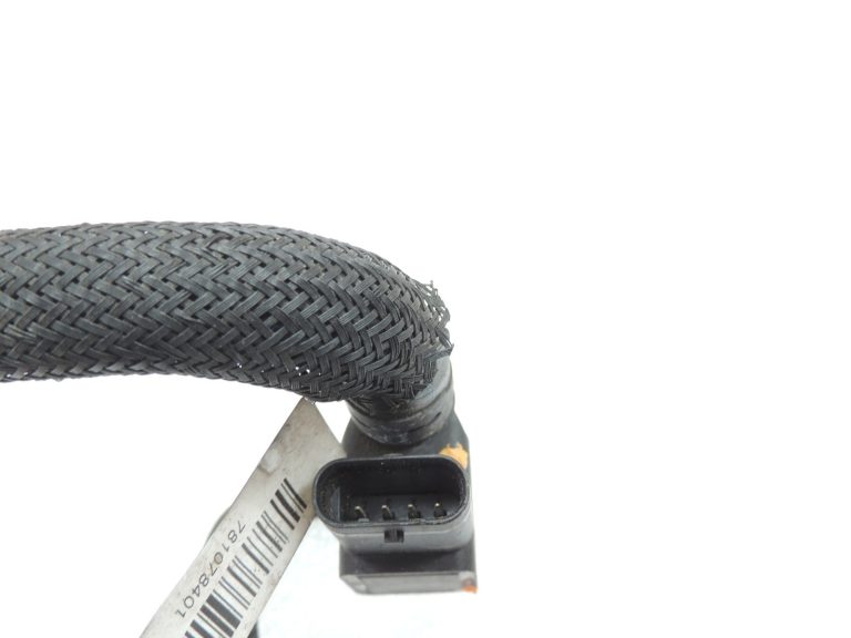 OEM BMW F10 F11 F07 N47N Degvielas padeves caurule Degvielas padeves līnija 13537810784