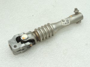 Oriģinālā BMW F06 F07 F10 F10 F11 F12 F13 F01 F02 Universālā savienojuma stūres statņa vārpsta 32306790490