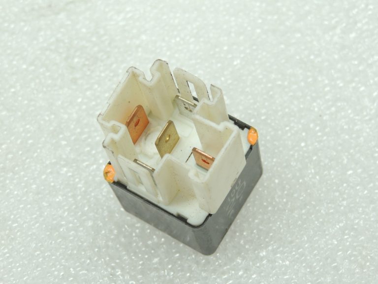 Oriģinālā Mitsubishi releja Releju vadības bloks MB629081 MA156700-1240, MA1567001240