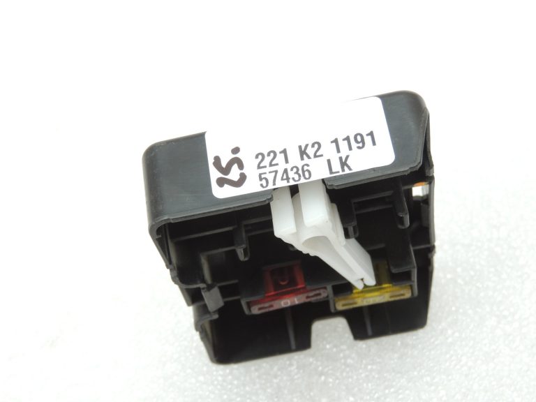 Mitsubishi L200 K7 drošinātāju kārbas vāciņš MR252665