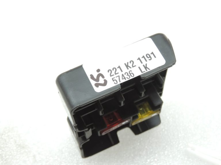 Mitsubishi L200 K7 drošinātāju kārbas vāciņš MR252665
