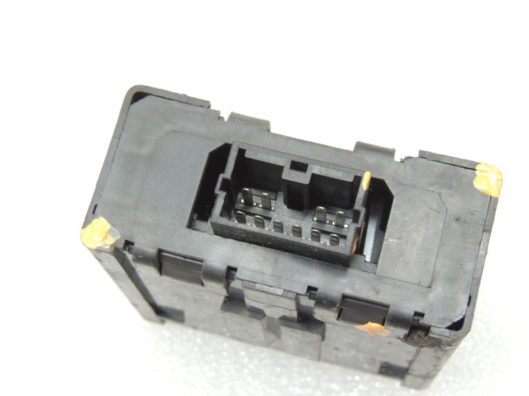 Mitsubishi L200 K74T 4WD Diferenciāļa bloķēšanas vadības bloks MR166014 Diferenciāļa bloķēšana contr