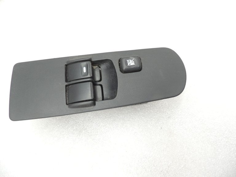 Mitsubishi Colt VI Z30 2-reizējs elektrisko logu slēdzis priekšējais kreisais MR587959