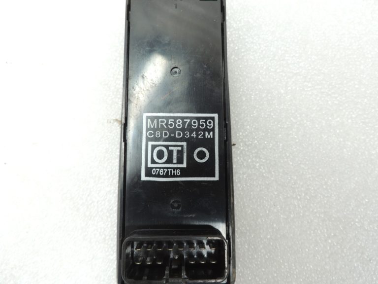 Mitsubishi Colt VI Z30 2-reizējs elektrisko logu slēdzis priekšējais kreisais MR587959
