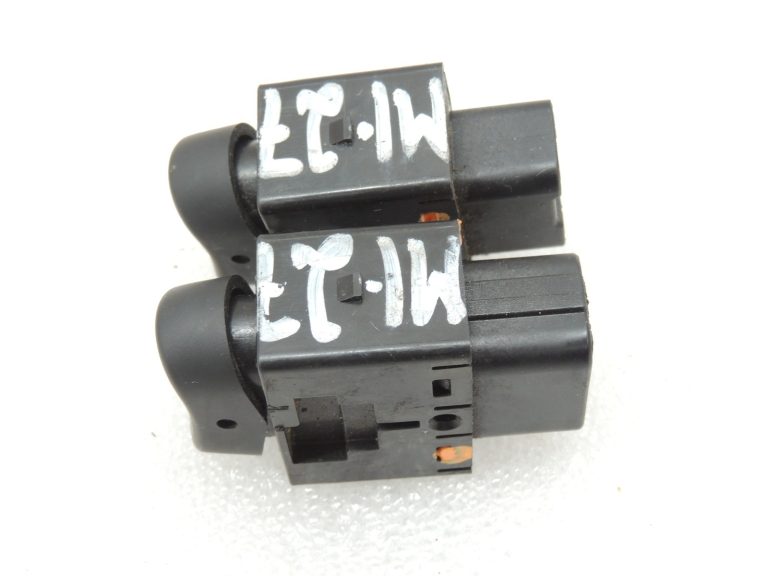 Mitsubishi Colt VI Z30 Apsildāmo sēdekļu slēdzis kreisais + labais MN108339 MN108340