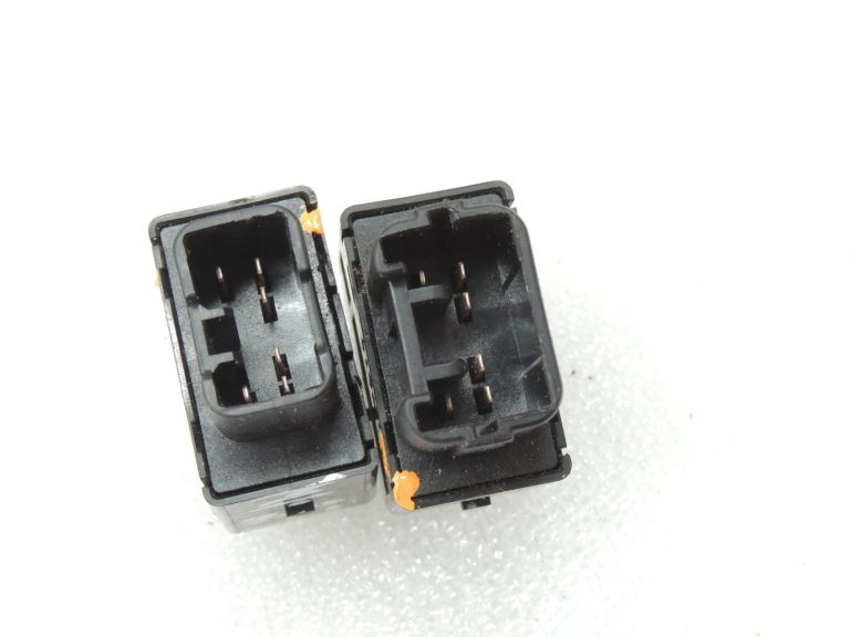 Mitsubishi Colt VI Z30 Apsildāmo sēdekļu slēdzis kreisais + labais MN108339 MN108340