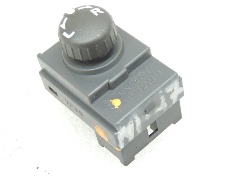 Mitsubishi Colt VI Z30 Ārējo spoguļu regulēšanas slēdzis MN108084 8608A129