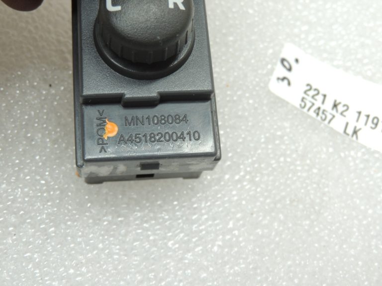 Mitsubishi Colt VI Z30 Ārējo spoguļu regulēšanas slēdzis MN108084 8608A129