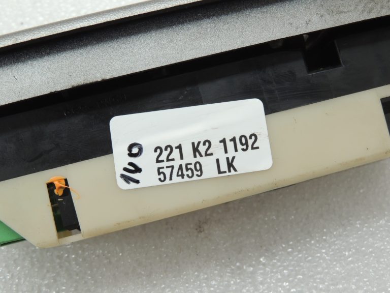 Mitsubishi L200 K7 Priekšējais labās puses elektrisko logu slēdzis sudraba 8608A026HA
