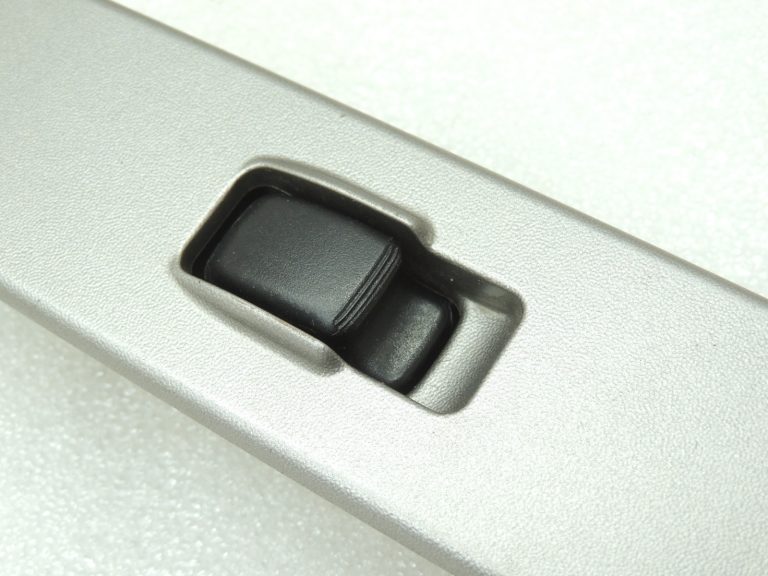 Mitsubishi L200 K7 Priekšējais labās puses elektrisko logu slēdzis sudraba 8608A026HA