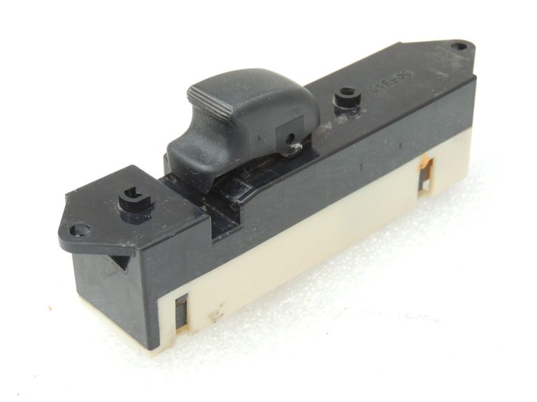 Mitsubishi L200 K7 Logu regulatora slēdzis aizmugurējais labais MR228167 8608A028HA