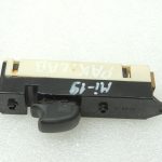 Mitsubishi L200 K7 Logu regulatora slēdzis aizmugurējais labais MR228167 8608A028HA
