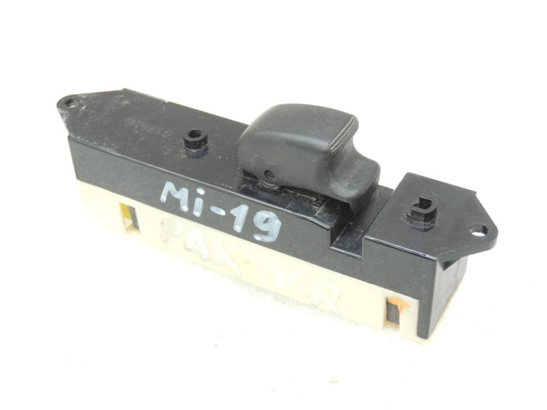 Mitsubishi L200 K7 Logu regulatora slēdzis aizmugurējais kreisais 8608A027HA MR732123