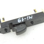 Mitsubishi L200 K7 Logu regulatora slēdzis aizmugurējais kreisais 8608A027HA MR732123