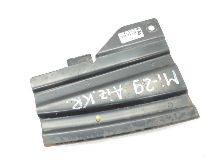 Mitsubishi Pajero 3,2Di-D V78W Aizmugurējā bampera stiprinājums kreisais MR478819