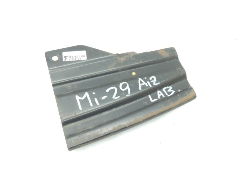 Mitsubishi Pajero 3,2Di-D V78W Aizmugurējā bampera stiprinājums labajā pusē MR478820