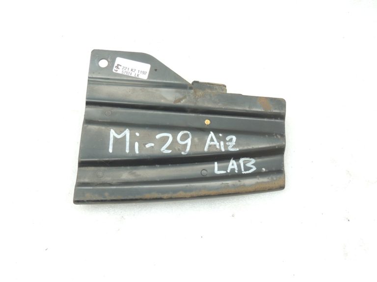Mitsubishi Pajero 3,2Di-D V78W Aizmugurējā bampera stiprinājums labajā pusē MR478820