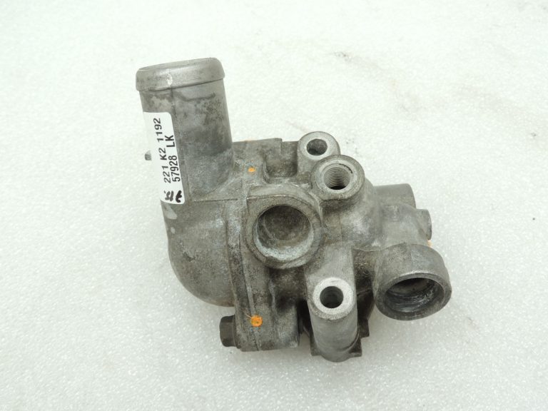 Oriģinālās Mitsubishi Pajero 3,2Di-D V78W termostata korpuss ME203572, ME203432