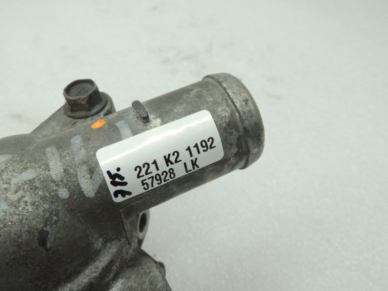 Oriģinālās Mitsubishi Pajero 3,2Di-D V78W termostata korpuss ME203572, ME203432