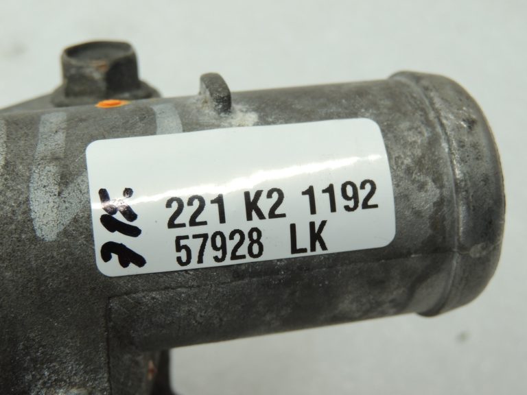 Oriģinālās Mitsubishi Pajero 3,2Di-D V78W termostata korpuss ME203572, ME203432