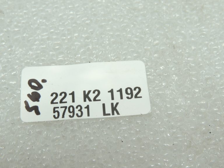 Oriģinālās Mitsubishi Pajero 3,2Di-D V78W degvielas sūkņa kronšteins ME203139