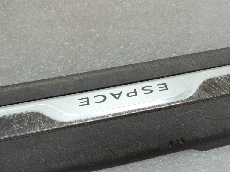 Renault Espace V MK5 JR Durvju sliekšņu apdares priekšējā kreisā 769520067R