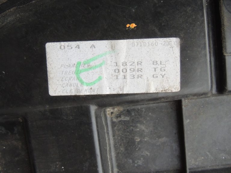 Renault Espace V MK5 JR bagāžnieka grīda Bagāžas nodalījuma panelis 745147182R