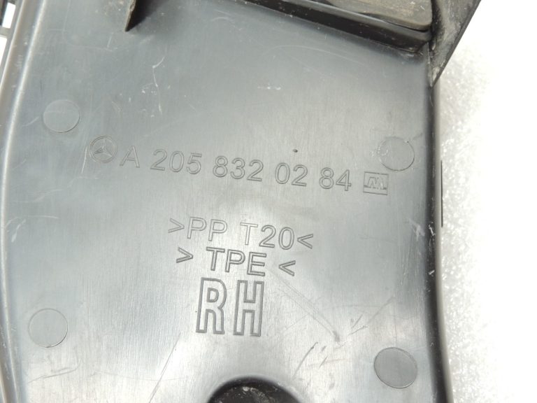 Oriģinālā aprīkojuma Mercedes Benz W205 Dzinēja nodalījuma drenāžas vārsts pa labi A2058320284