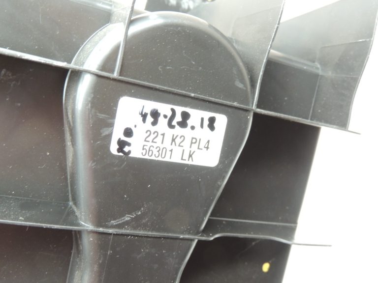 Oriģinālais Mercedes Benz W205 bagāžnieka instrumentu glabāšanas nodalījums A2058990014