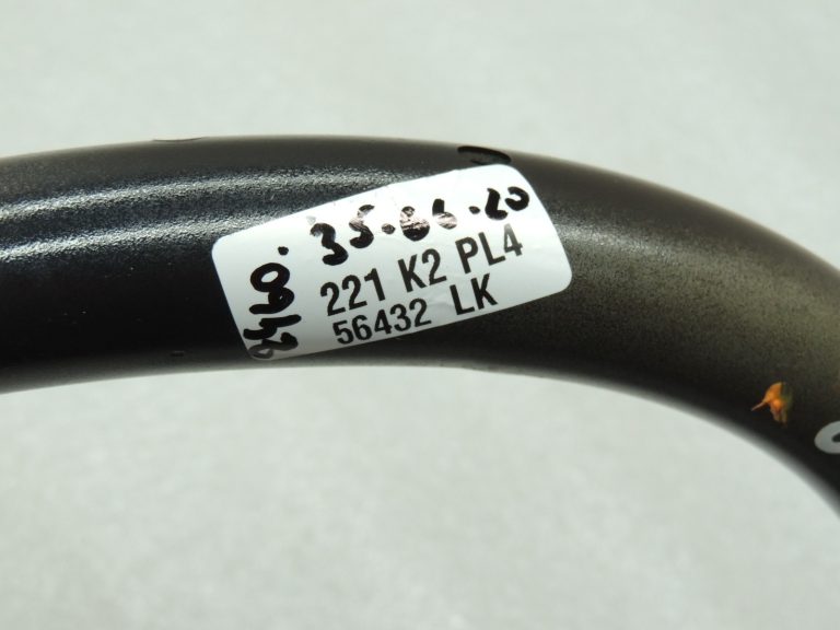 Oriģinālā aprīkojuma Mercedes Benz W205 salona aizmugurējo durvju eņģes, bagāžnieka eņģe, pāris