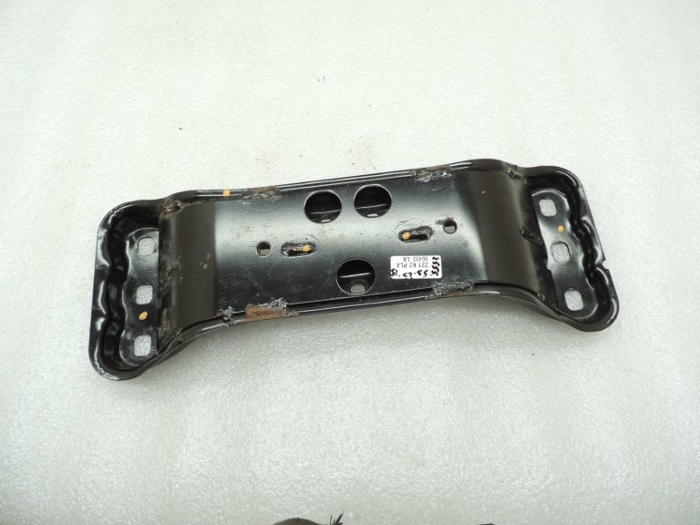 Oriģinālā Mercedes Benz W205 AMG C63 aizmugurējais automātiskās transmisijas stiprinājums A2052401702