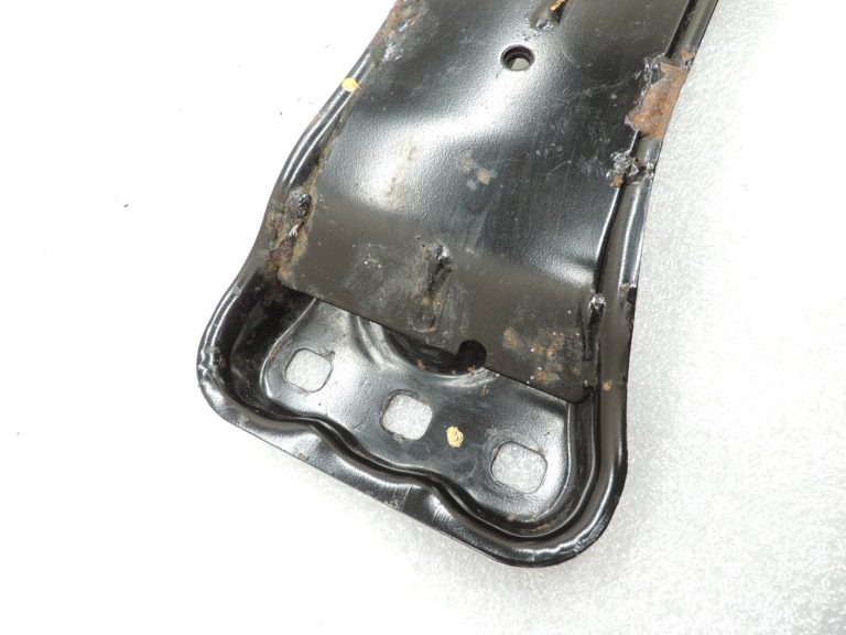 Oriģinālā Mercedes Benz W205 AMG C63 aizmugurējais automātiskās transmisijas stiprinājums A2052401702