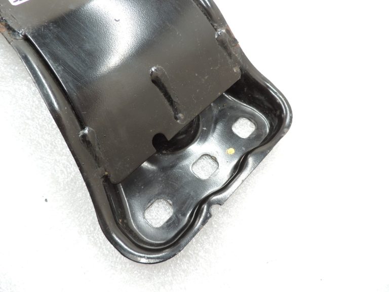 Oriģinālā Mercedes Benz W205 AMG C63 aizmugurējais automātiskās transmisijas stiprinājums A2052401702